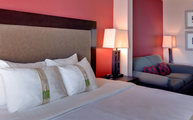Holiday Inn & Suites Bakersfield by IHG