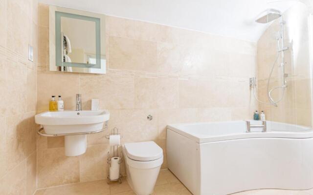 16 Lansdown -By Luxury Apartments