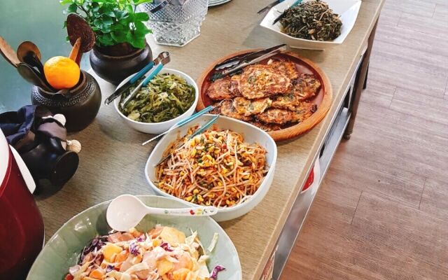 Sanbangsan Hot Spa Guesthouse - Hostel