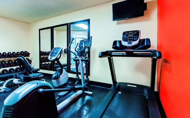 Country Inn & Suites by Radisson, Appleton Airport - Fox River Mall Area