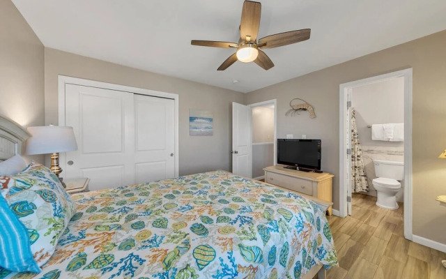 Lakefront 226 3 Bedroom Condo by Redawning