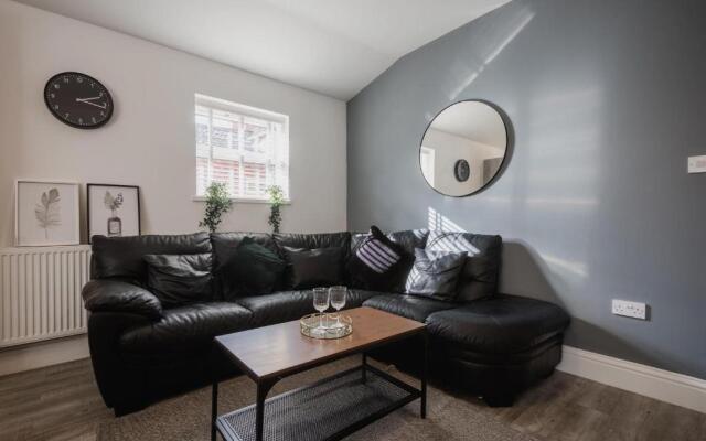 Newly Refurbished Sylish Hull 3 Bed Apartment