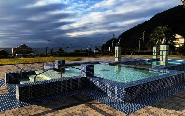 Crystal View Hotel	