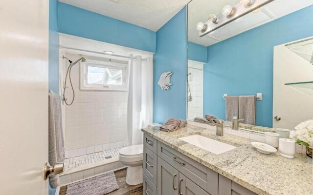 Longboat Key Cedars Beach House-pet Friendly-2 Minute To The Beach