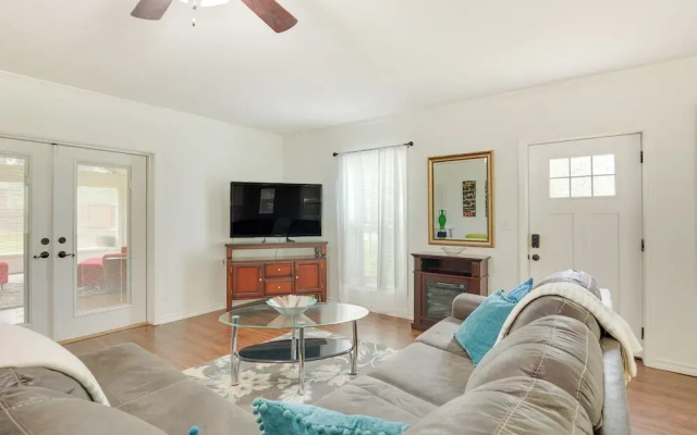 Rogers Vacation Rental ~ 7 Mi to Downtown