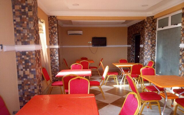 Modroy Hotel and Suites