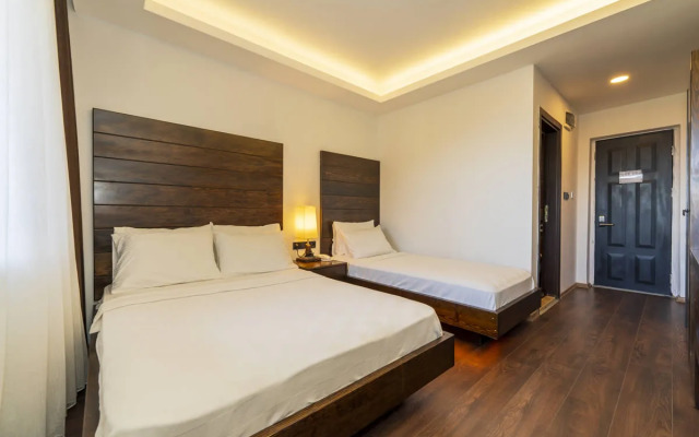 Manaspark Deluxe Hotel