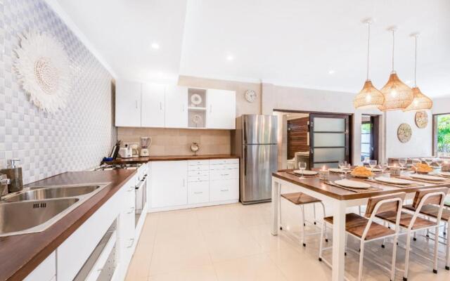 Villa Aurora - Private 6 BDR Villa in Seminyak, prime Location, Pool & Garden – Kitchen – Kuta