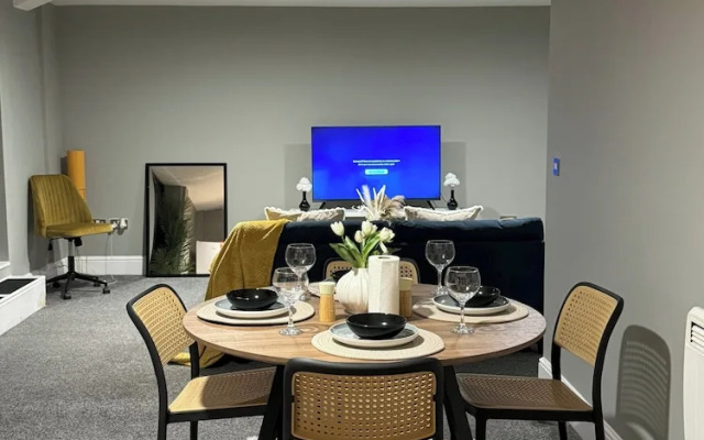 Modern 2 Bedroom City Oasis in Manchester