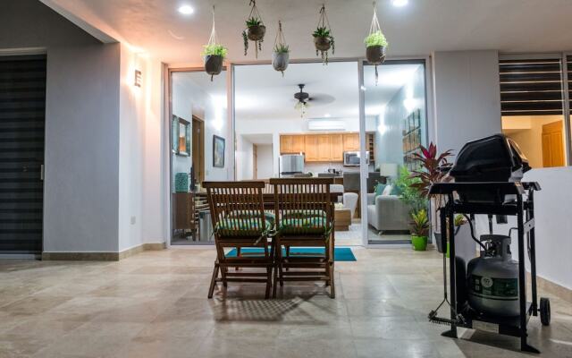 Peninsula 103 2 BR by Casago
