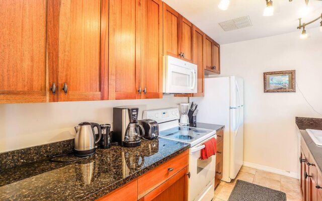 Banyan Tree Condo W/ Pool & Ocean Front!