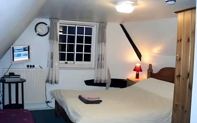 Three Horseshoes Inn