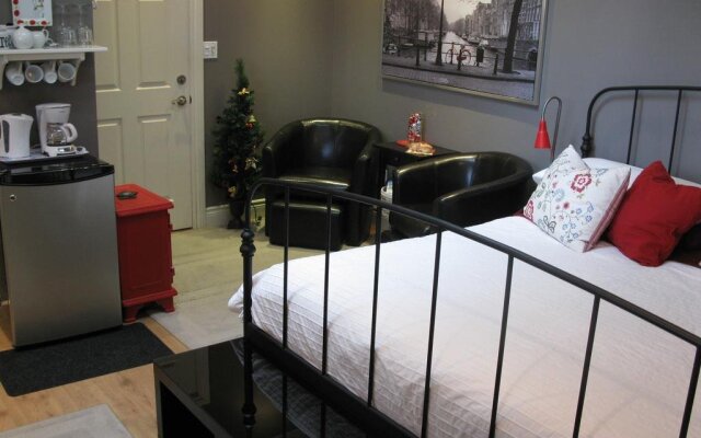 Cedar Suite Bed and Breakfast by Elevate Rooms
