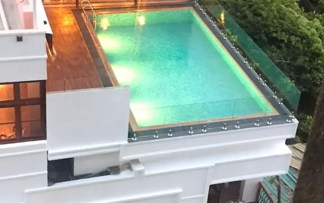 Lavinia Bay Beach Hotel