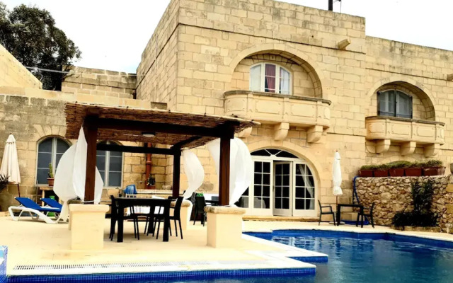 Panoramic Farmhouse