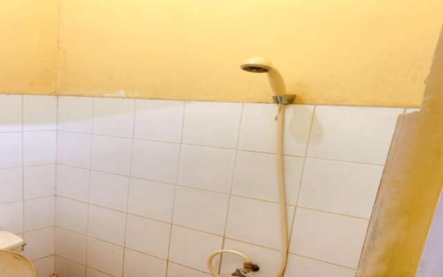 OYO Life 90839 Royale Prapen