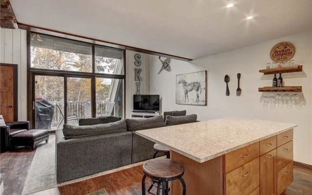 Invitingly Furnished 1 Bedroom - Miner's Candle 4