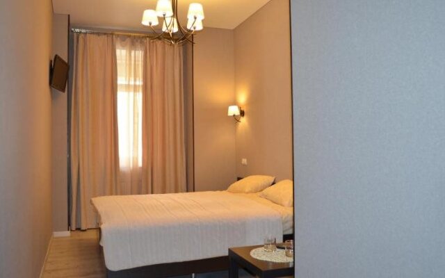 Na Petergofskom Living Quarters