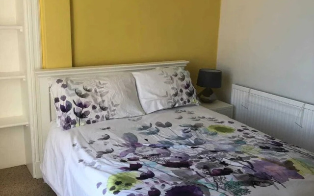 Stylish 1 Bedroom Apartment Near Leith