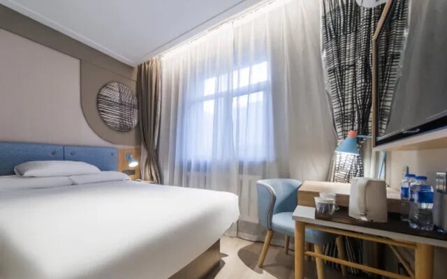 Home Inn Shenyang Xinmin Railway Station Branch