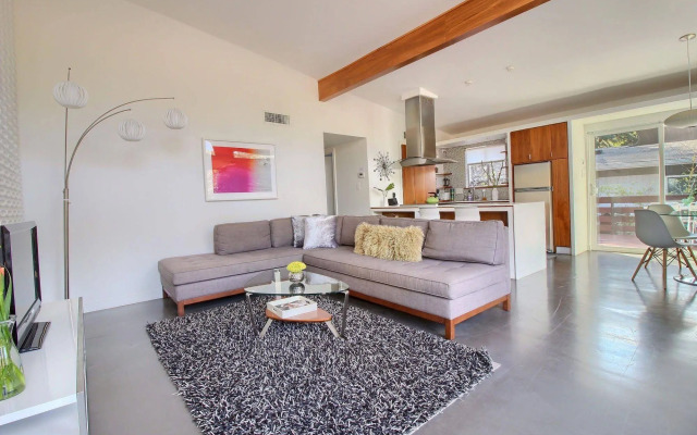 Travis Heights Modern I