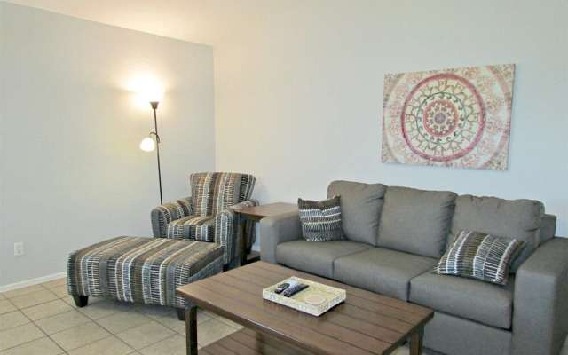 2821 Avondale
