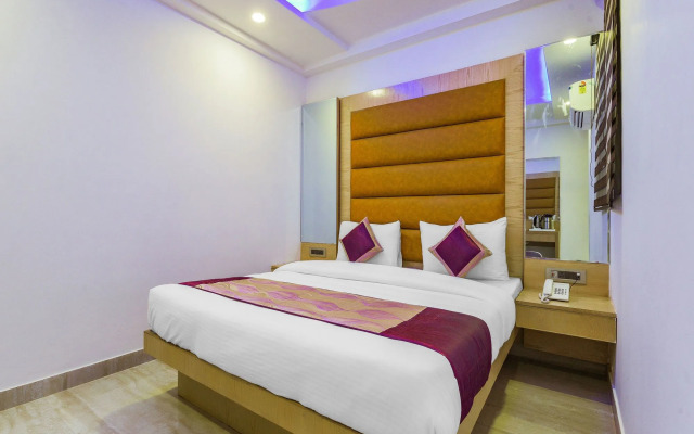 Capital O 16131 Mohit Guest House