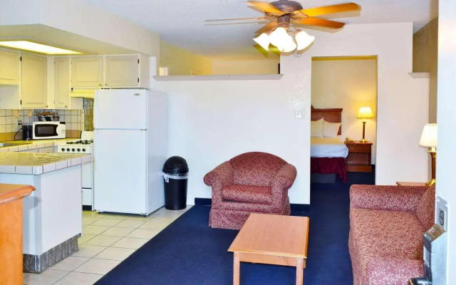 The Classic Desert Aire Hotel