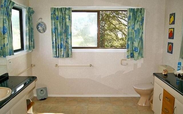 Beach Galore - Waihi Beach Holiday Home