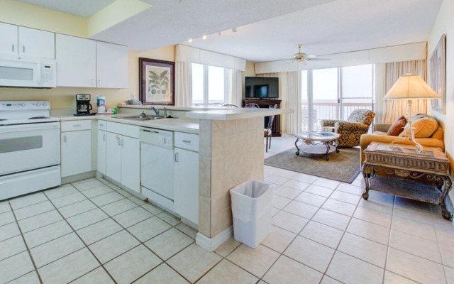 Pelican Beach Resort 0301