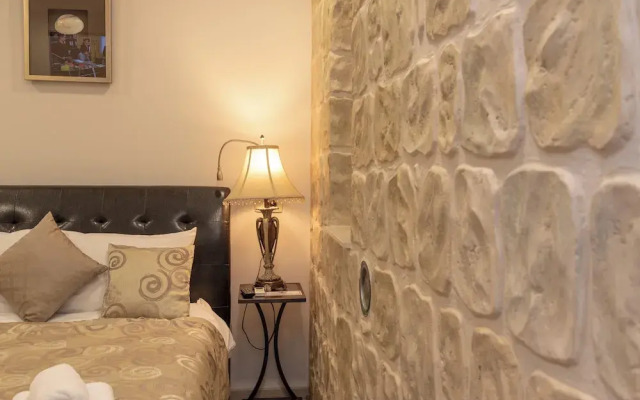 Queen Teuta Luxury Rooms Split