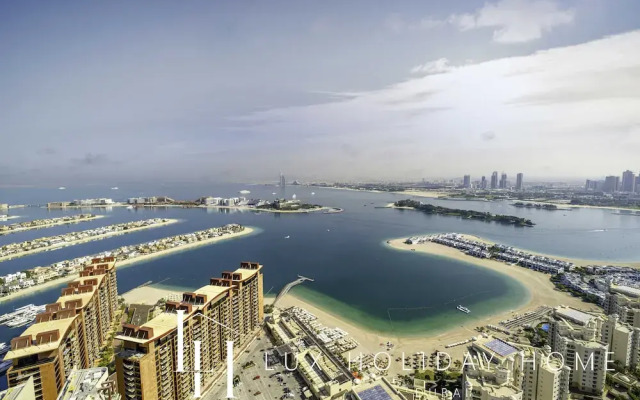 LUX  Iconic Views at Palm Tower Studio 2