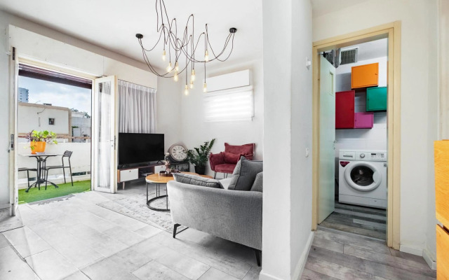 Premium 1BD apartment near the beach W/Balcony