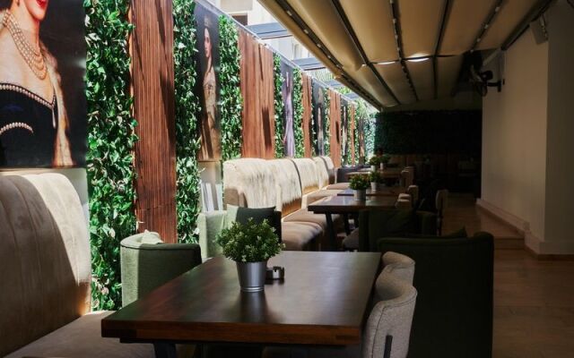 Crown Salamis Hotel