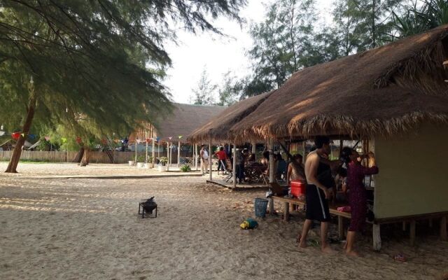 Hula Hula Beach Bungalows & Restaurant