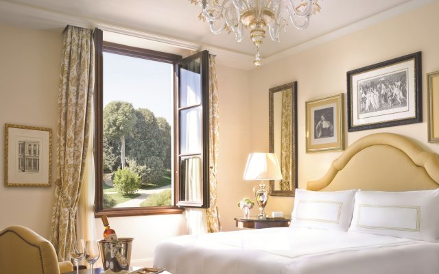 Отель Four Seasons Hotel Firenze