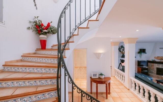 Luxurious, Detached Villa With Swimming Pool 10 Persons