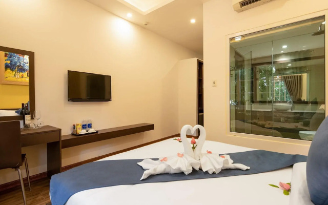 Triple Riverside Villa Hotel Hoian