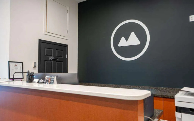 Days Inn & Suites Revelstoke