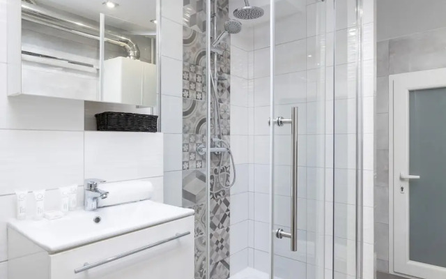 Apartment Moniuszki Cracow by Renters