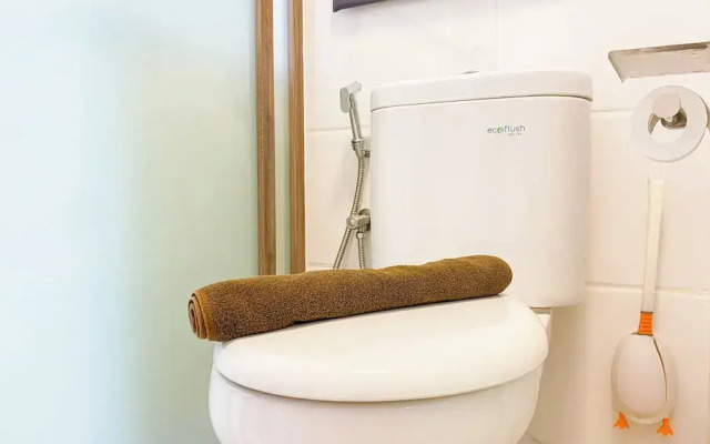 Relaxing And Strategic 2Br At Sky House Bsd Apartment