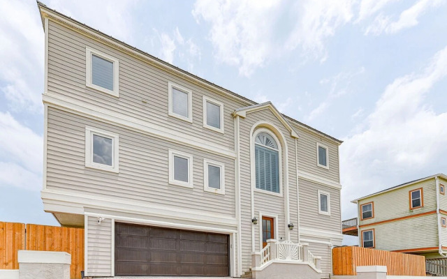 Sun and Surf by Vtrips