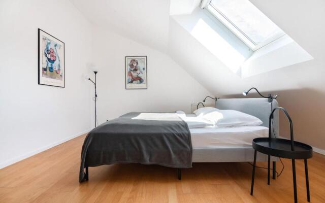 Vienna Roof Top Apartment with Terrace, Parking and AC