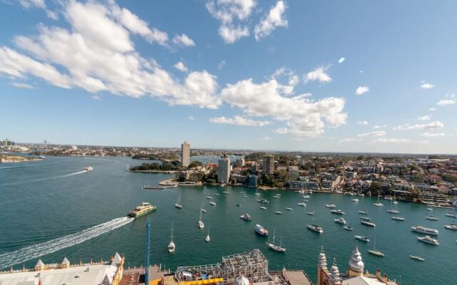 Milsons Point Apartment with Harbour Bridge Views