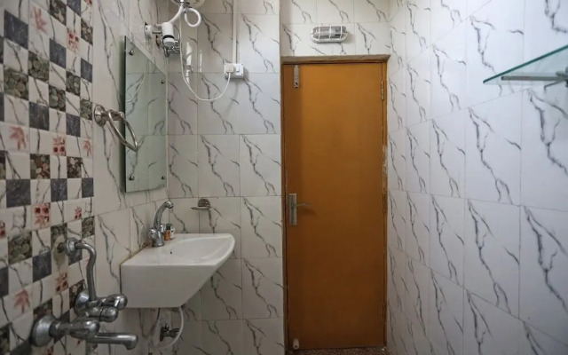 Hotel N.R.Inn by OYO Rooms
