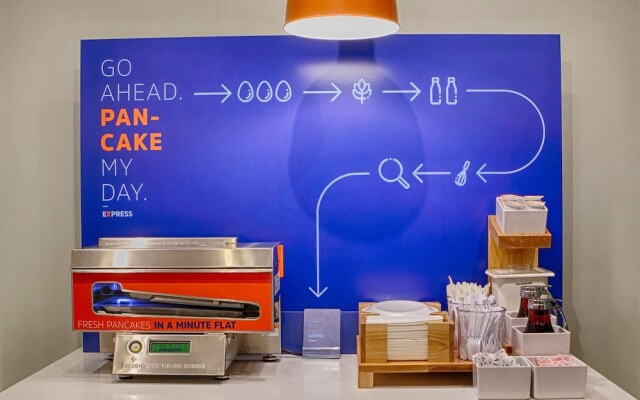 Holiday Inn Express Toledo-Oregon by IHG