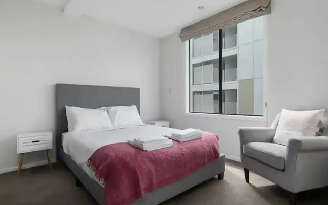 Beautiful Sky Tower View Home W/ Free Parking