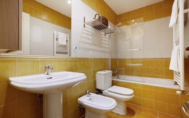 Near Reina Sofía Museum. 6pax. 2bedrooms. Reina Sofia III