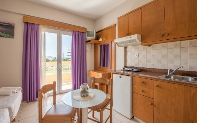 Danelis Studios and Apartments