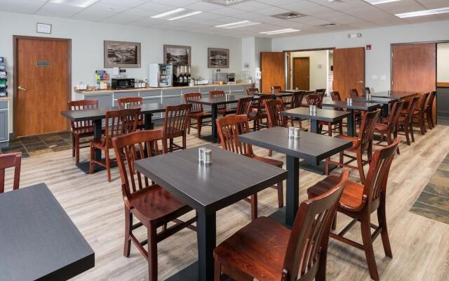 Wood River Inn & Suites